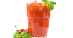 Wie mixt man eine Bloody Mary? 