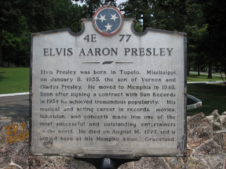 Elvis1.jpg