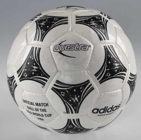 WM-Spielball-questra.jpg